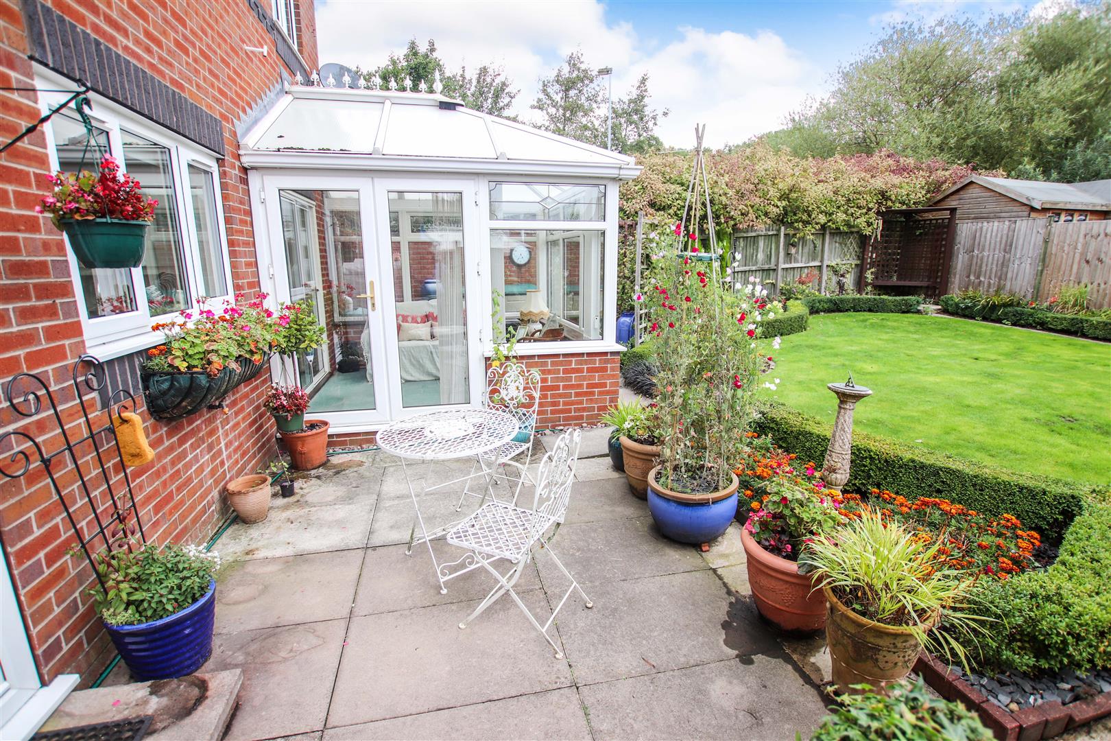 LANDSCAPED ENCLOSED REAR GARDEN